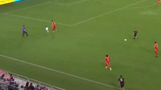 MLS'te inanılmaz olay! Sonunda bu da oldu... Maç sırasında sahaya bebek girdi, yakalanıp annesine teslim edildi