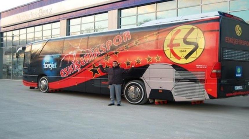 FLAŞ! Eskişehirspor otob&uuml;s&uuml; taşlandı!