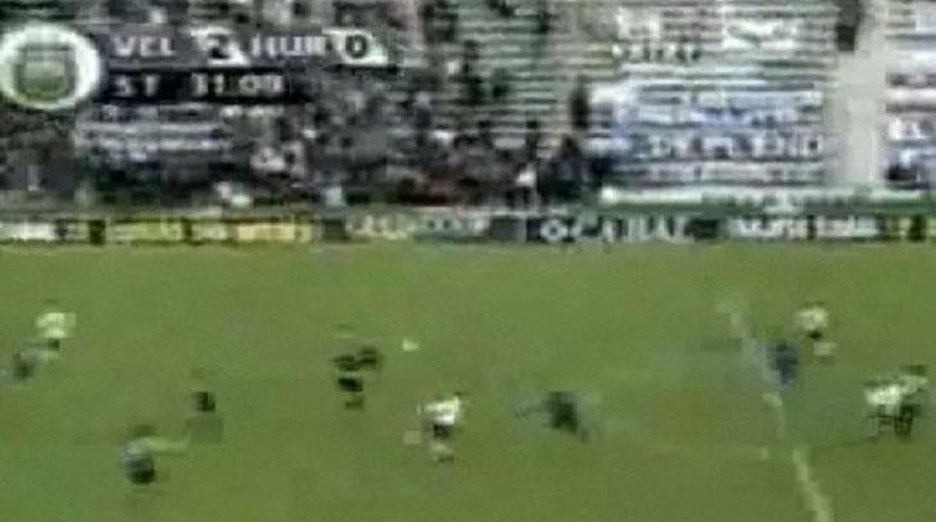 25 metreden r&ouml;veşata gol&uuml;! (VİDEO)