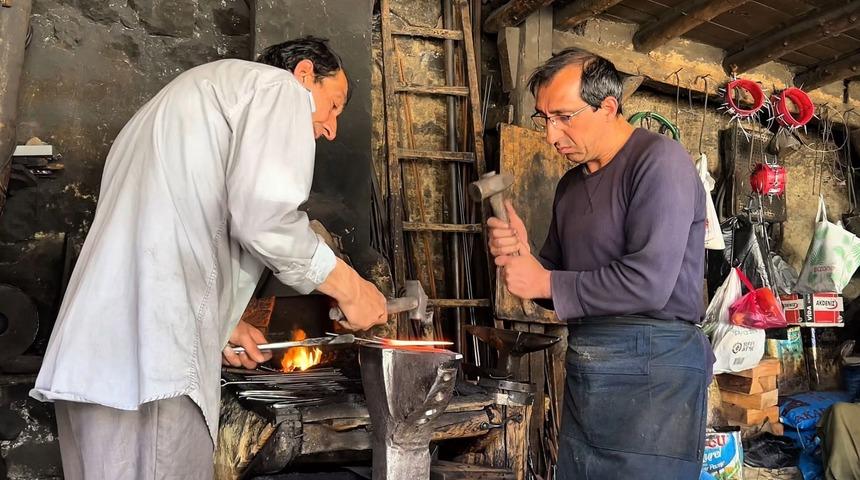 İki kardeş kaybolmaya yüz tutan mesleği yaşatmaya çalışıyor