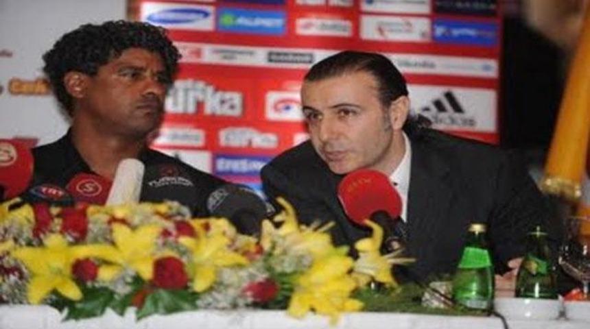 &Uuml;st&uuml;nel'den Rijkaard'a eleştiri!