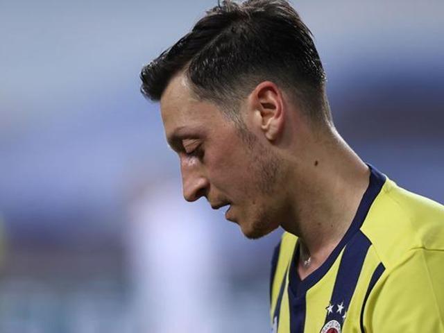 Bunu da yaptı! Fenerbahçe'nin transferine Mesut Özil engeli... Yıldız isme Galatasaray'a gitmesini tavsiye etti, Sarı-Lacivertli taraftarlar çılgına döndü