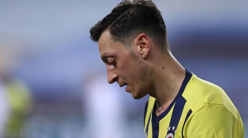 Bunu da yaptı! Fenerbahçe'nin transferine Mesut Özil engeli... Yıldız isme Galatasaray'a gitmesini tavsiye etti, Sarı-Lacivertli taraftarlar çılgına döndü