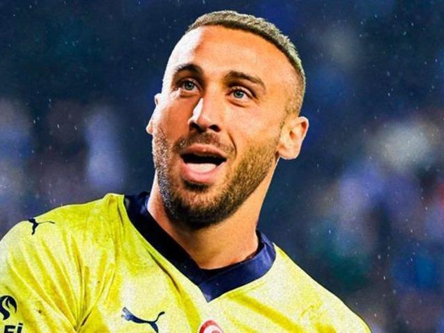 Herkes takımda kalıp kalmayacağını merak ediyordu! Fenerbahçe'de Cenk Tosun için karar verildi