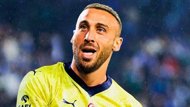 Herkes takımda kalıp kalmayacağını merak ediyordu! Fenerbahçe'de Cenk Tosun için karar verildi
