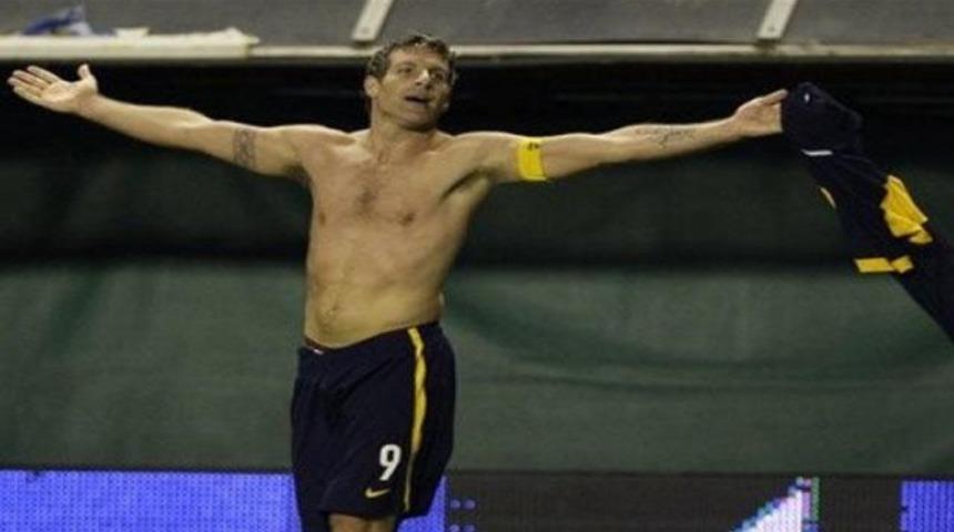 45 metreden kafa gol&uuml;! (VİDEO)