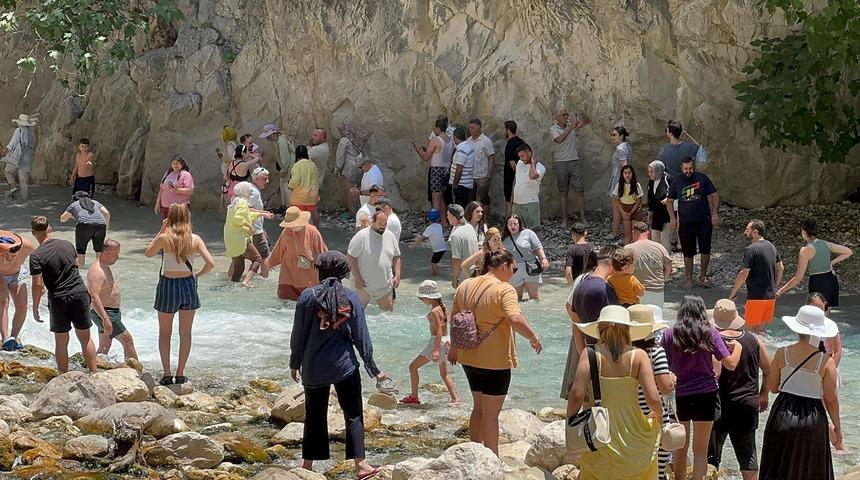 Saklıkent Kanyonu'nda bayram yoğunluğu