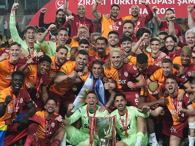 Galatasaray'ın yıldızı Beşiktaş'a önerildi! Okan Buruk biletini kesti, takımdan ayrılıyor...