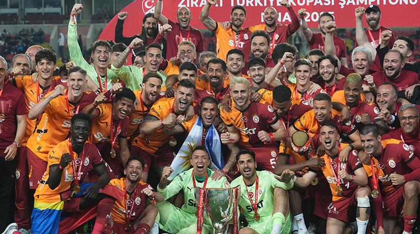 Galatasaray'ın yıldızı Beşiktaş'a önerildi! Okan Buruk biletini kesti, takımdan ayrılıyor...