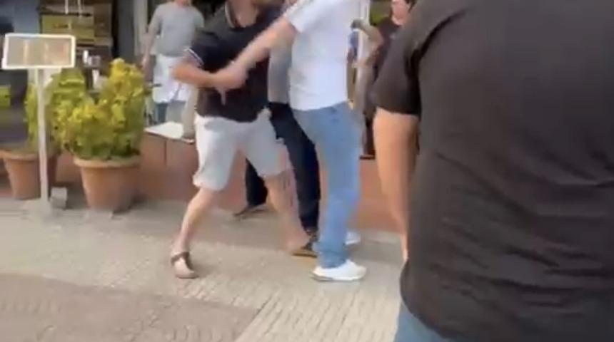 Kadıköy'de korku dolu anlar! Kadına bıçak çekip tehditler savurdu... "Boğazını keserim"