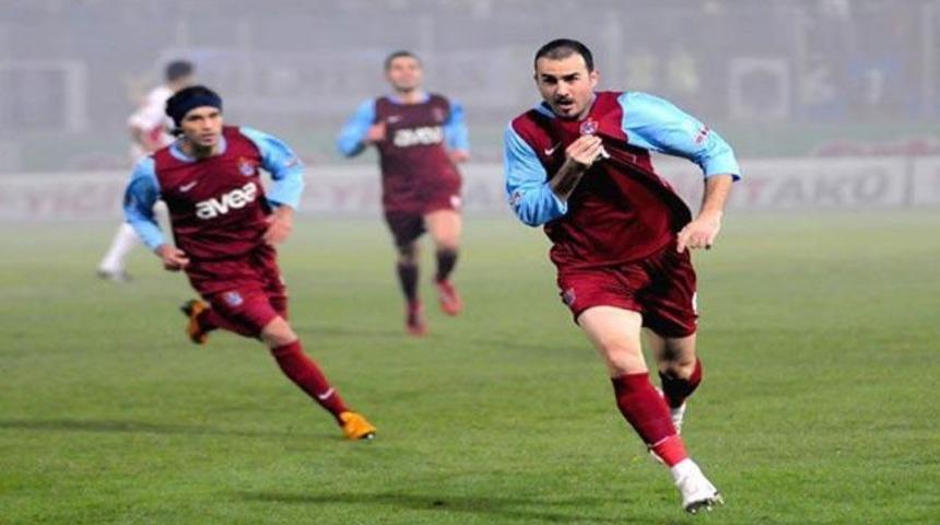 Sa&ccedil; ektirdi, topa kafa vuramadı!