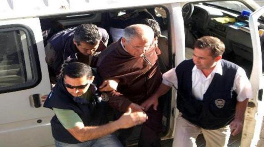 Milli kalecinin babası g&ouml;zaltında!