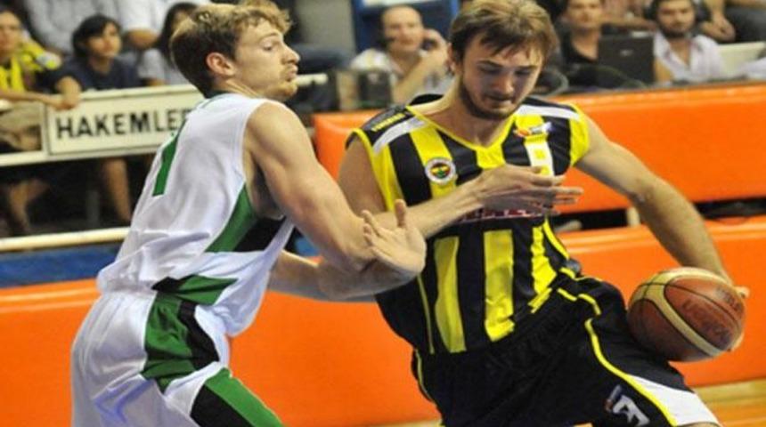 F.Bah&ccedil;e &ccedil;eyrek finali garantiledi: 76-70