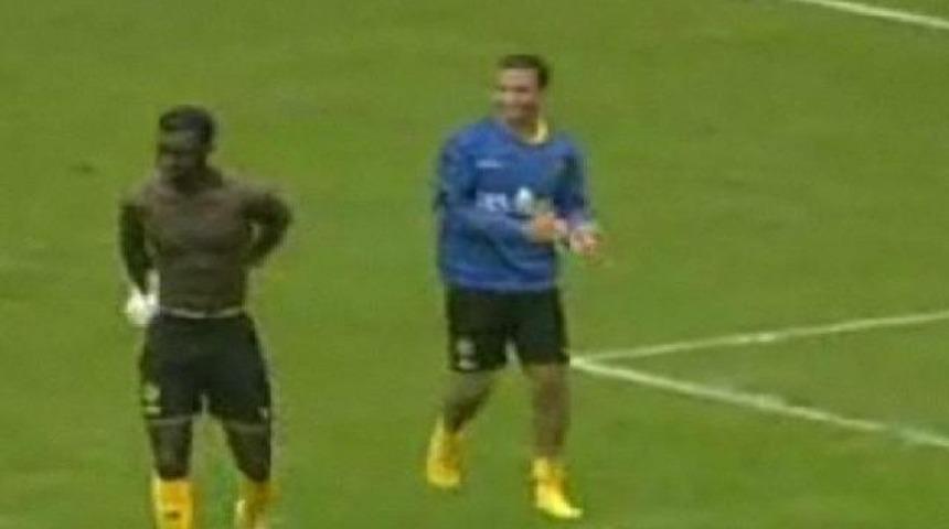 Rakibe saygısızlığın bu kadarı! (VİDEO)