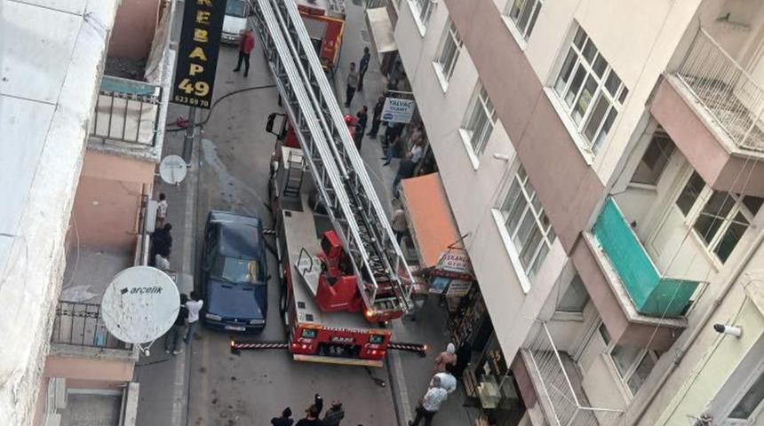 Ankara Polatlı'da korkutan bina yangını! Mahsur kalanlar kurtarıldı