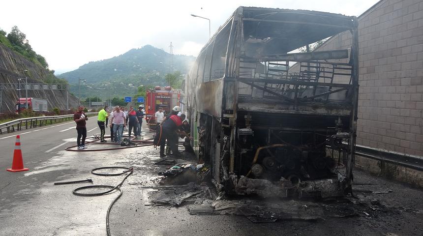 Ordu'dan İstanbul'a gidiyorlardı! Korkutan anlar: Yolun ortasında alev aldı