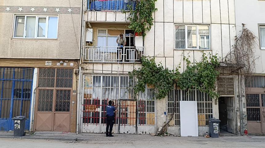 Bursa'da balkondan düşen 2 yaşındaki çocuk ağır yaralandı