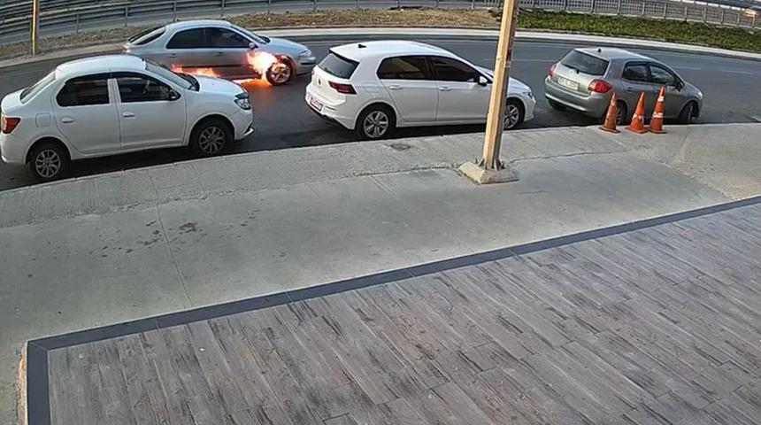 D-100 Karayolu'nda seyir halindeki araç alev aldı