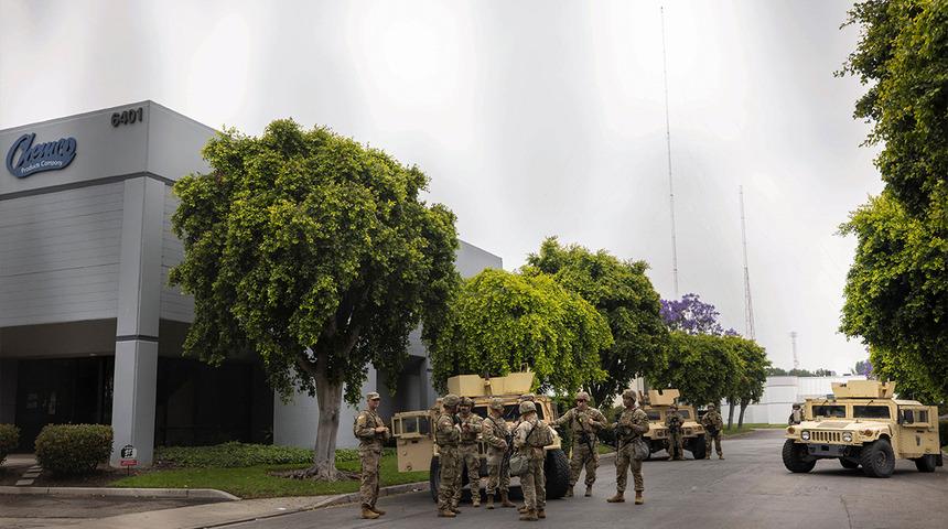 Trump'ın hamlesinden sonra Los Angeles karışmıştı! Ulusal Muhafızlar sokağa indi