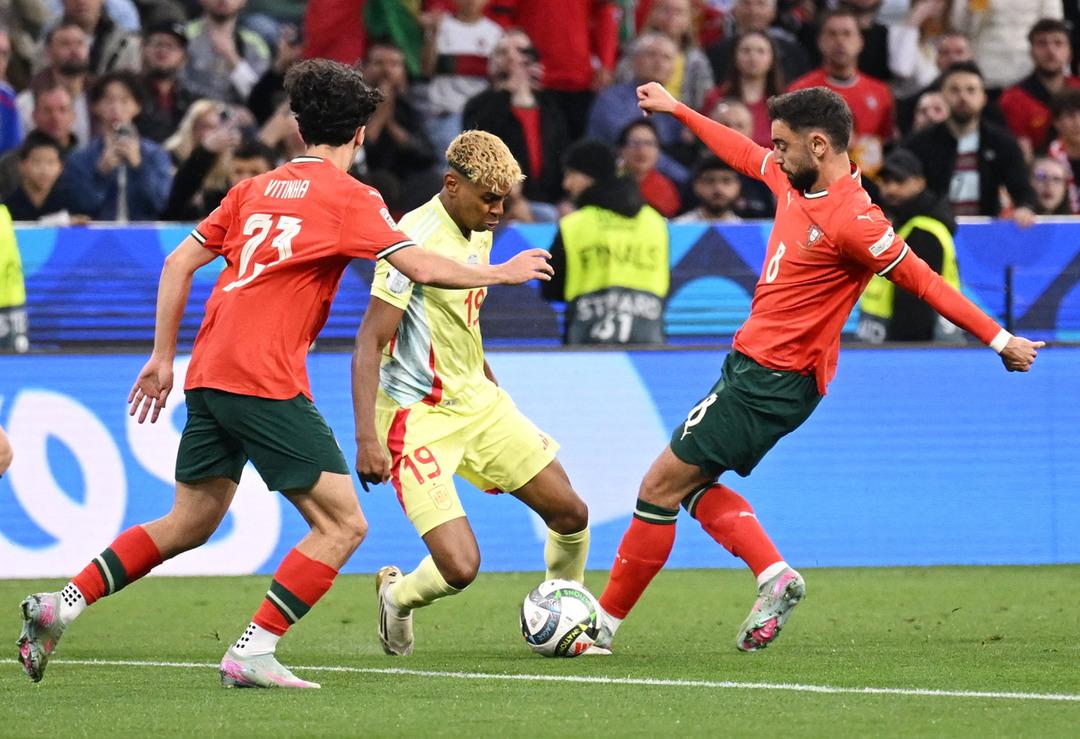 2025-06-08T191643Z_1258790827_UP1EL681HJTK4_RTRMADP_3_SOCCER-UEFANATIONS-POR-ESP-REPORT
