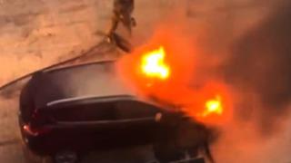 Avcılarda seyir halindeki cip alevlere teslim oldu! Müdahalelere rağmen yangın büyüdü