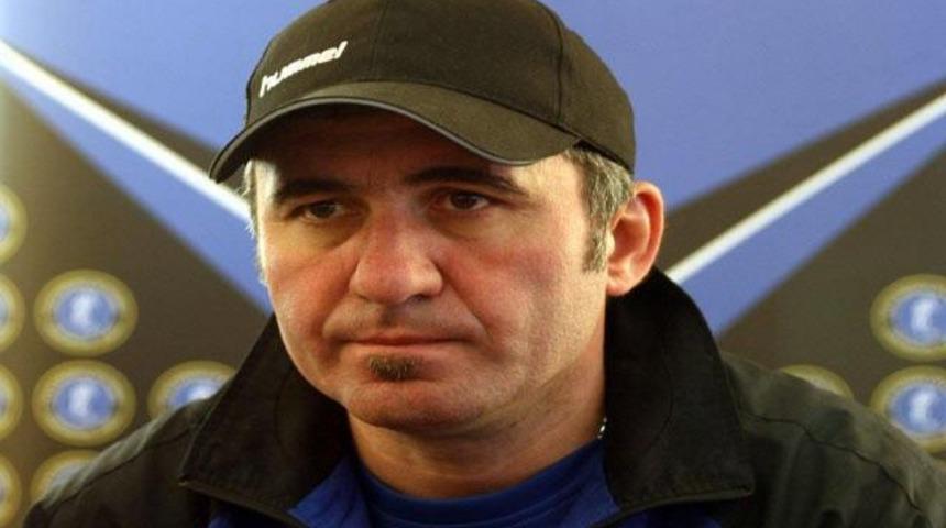 Hagi kafaları karıştırdı!