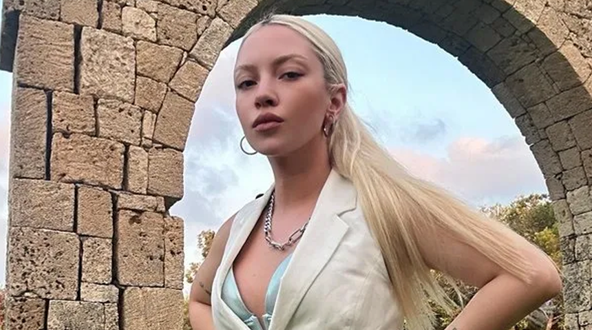 Ece Seçkin'in "Bu nasıl yırtmaç?" dedirtti! Bir bakan bir daha baktı