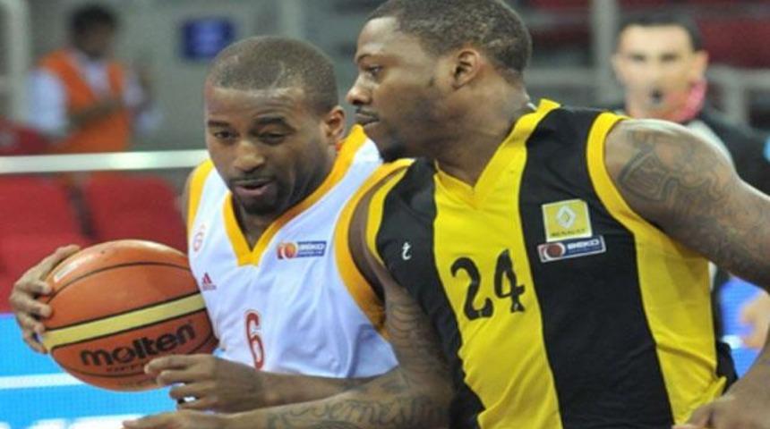 G.Saray cezalı oyuncu mu oynattı?