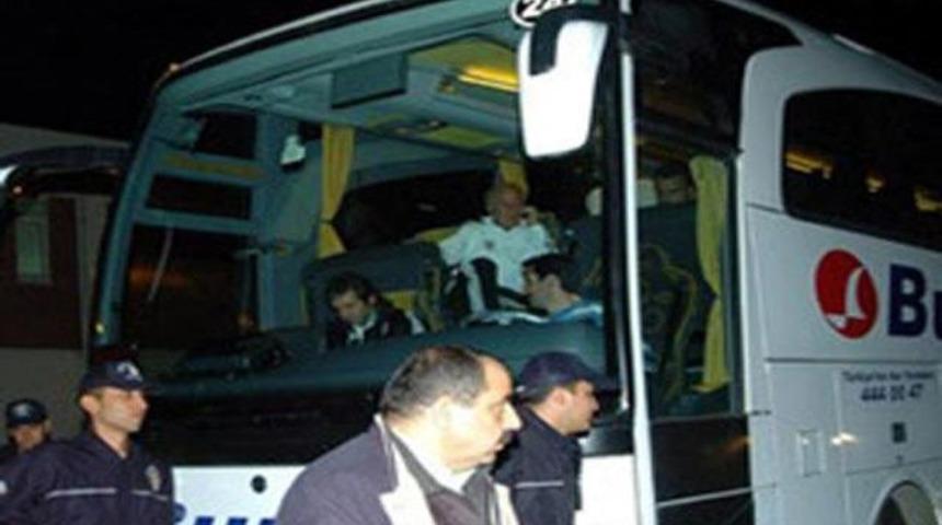 Beşiktaş kafilesine saldırı