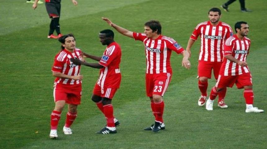 Sivas ikinci yarıda a&ccedil;ıldı: 3-0