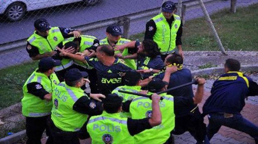 Derbi &ouml;ncesi olaylar &ccedil;ıktı (GALERİ)