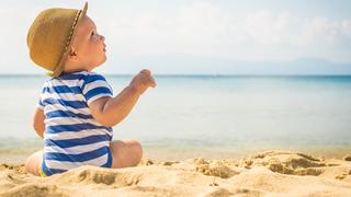 Tatil dönemi geldi: Bebeğinizi serinleteyim derken hasta etmeyin! Yaz ayında bebekler ne zaman denize ve havuza girebilir? Uzmanlar: Enfeksiyonla tanıştırmayın