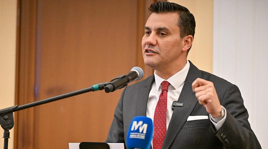 Ferdi Zeyrek'in sağlık durumu hakkında son açıklama! "Şu aşamada uyandırmayı düşünmüyoruz" Özgür Özel'den 'nakil' sorusuna yanıt geldi