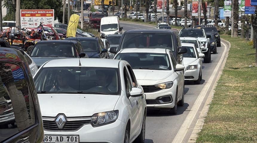 24 saatte 15 binden fazla araç! Bodrum'da bayram tatili dönüşü yoğunluk