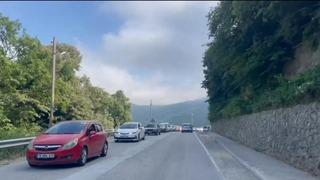 Amasra'da bayram yoğunluğu sebebiyle uzun araç kuyrukları oluştu