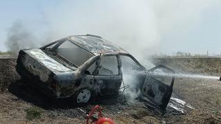 Karapınar'da otomobil yanarak kullanılamaz hale geldi