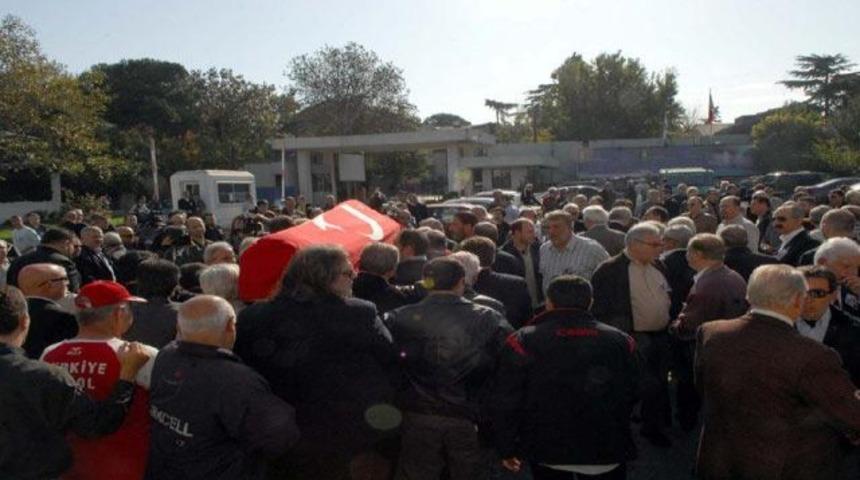 İlker Ateş son yolculuğuna uğurlandı!