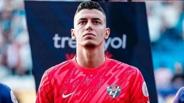 Galatasaray istiyordu! Eyüspor kalecisi Berke Özer'den transfer açıklaması