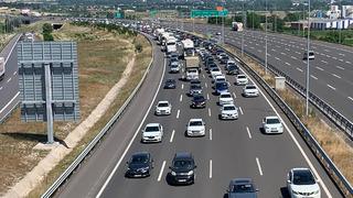 Tatilcilerin geri dönüşünde kilometrelerce kuyruk oluştu! Binlerce araç aynı anda girmişti, şimdi evlerine dönmek için trafikteler