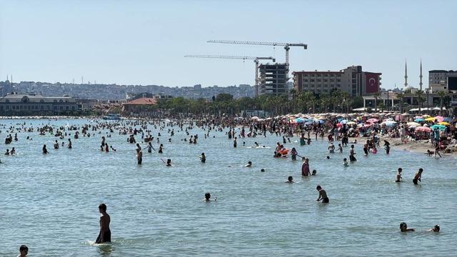 İstanbul'da bayramın son günü vatandaşlar sahil ve parklarda vakit geçirdi
