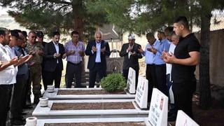 Vali Zorluoğlu'dan Dürümlü şehitlerinin mezarına ziyaret