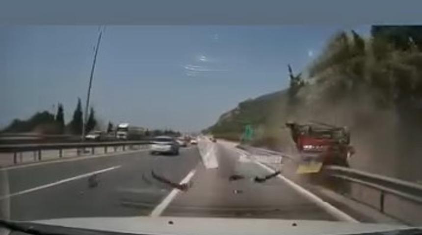 Bariyerlere girip takla attı: 7 yaralı