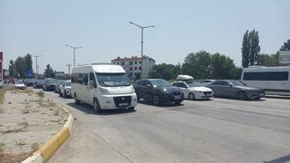 Dönüş yoluna geçen tatilciler uzun araç kuyrukları oluşturdu