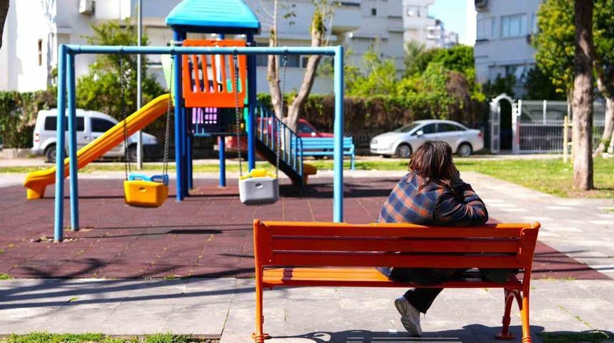 Konyaaltı’nın bankları renklendi