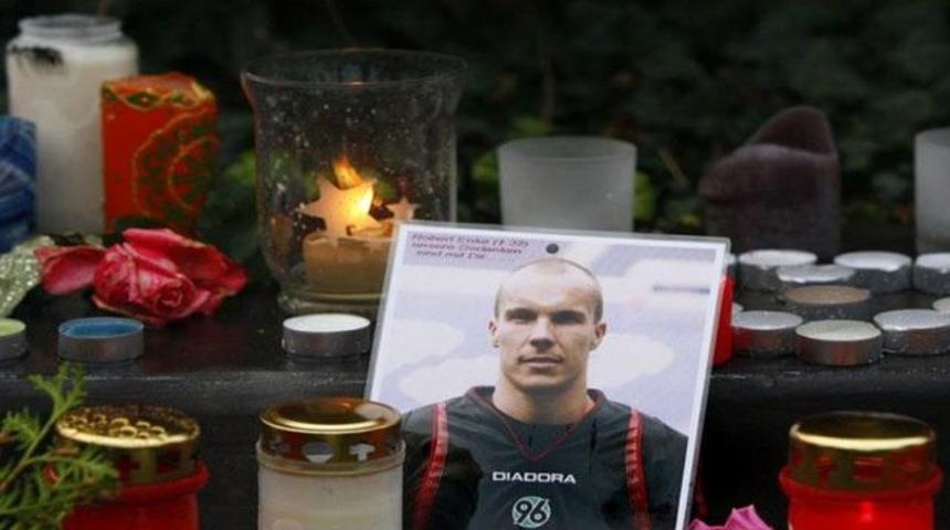 Enke, korkudan yataktan &ccedil;ıkamıyordu