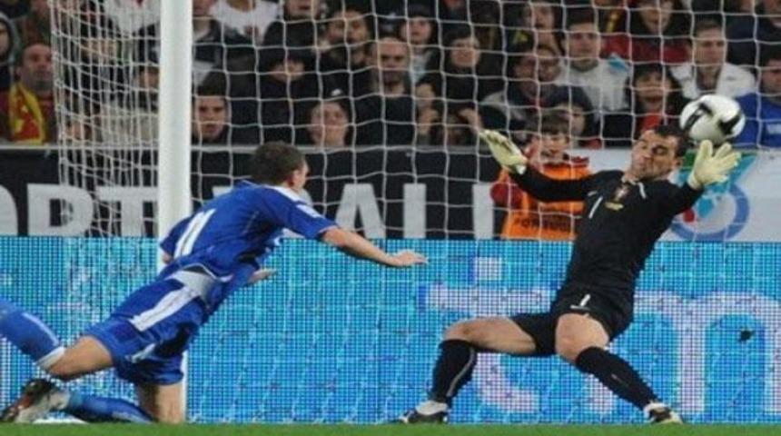 Portekiz'i direkler kurtardı (VİDEO)