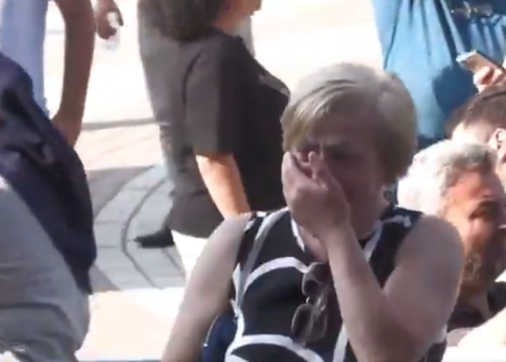 Ferdi Zeyrek'in vefatının ardından Manisalılar hastane önüne akın etti! Gözyaşlarını tutamadılar G3