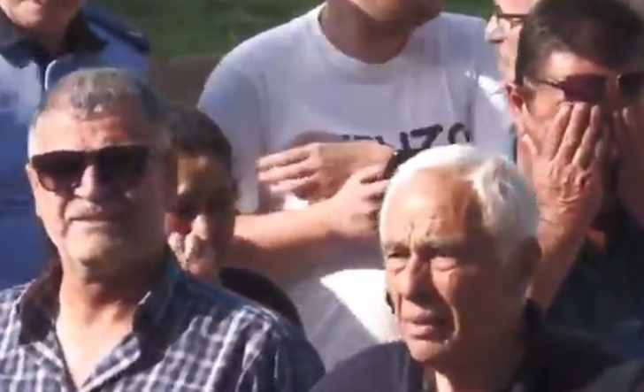 Ferdi Zeyrek'in vefatının ardından Manisalılar hastane önüne akın etti! Gözyaşlarını tutamadılar G4