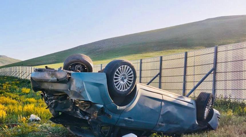 Sivas'ta feci kaza! Otomobil takla attı, 4 kişi yaralandı