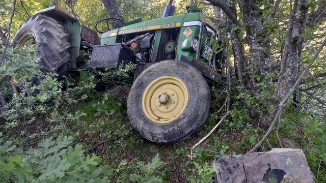 Sinop'ta traktörün uçuruma devrildiği kazada sürücü ağır yaralandı